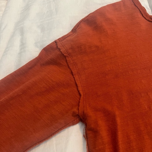 Umgee Women’s Split-back top NWT 🍂🍁 - Picture 2 of 6